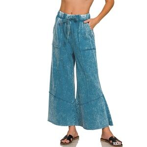 NWT Zenana Ladies TEAL EXPOSED-SEAM FLARE HEM PANTS WITH POCKETS - Medium